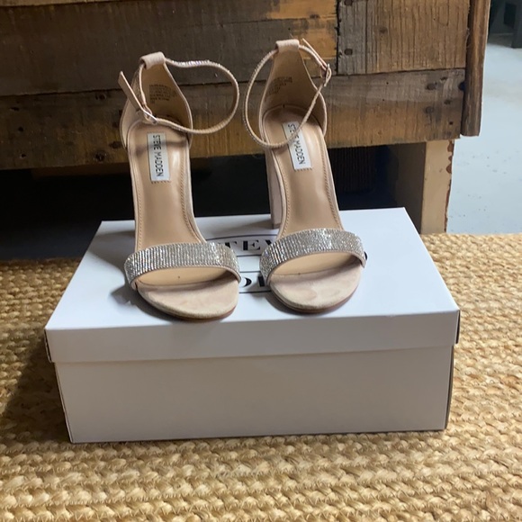 Steve Madden Shoes - Steve Madden block heals